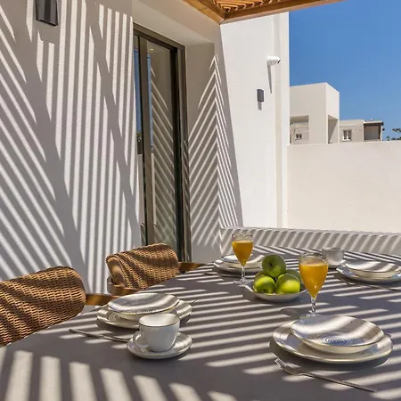 Lavea Milos * Pollonia