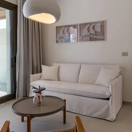 Lavea Milos * פולוניה