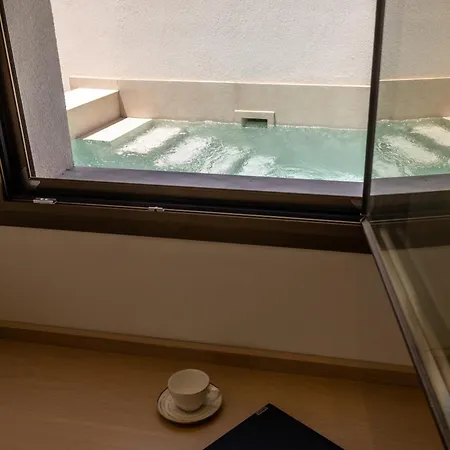 Lavea Milos Pollonia