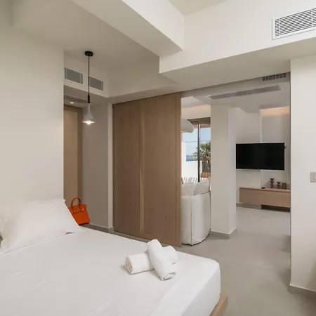 Lavea Milos Πολλώνια