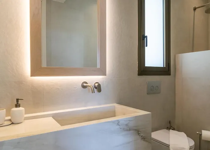 Lavea Milos Pollonia