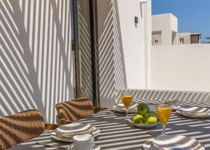 Lavea Milos * Pollonia