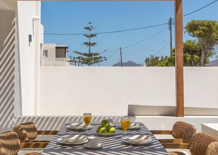 Lavea Milos * Pollonia