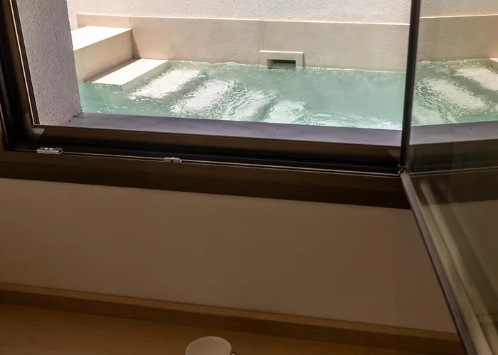 Lavea Milos Pollonia