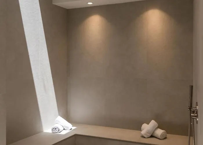 Lavea Milos * Pollonia